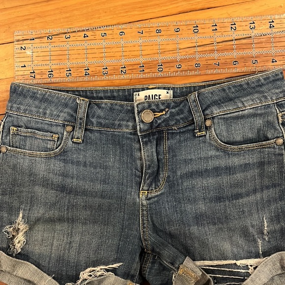 Adorable Short Shorts Paige Denim - Picture 3 of 6